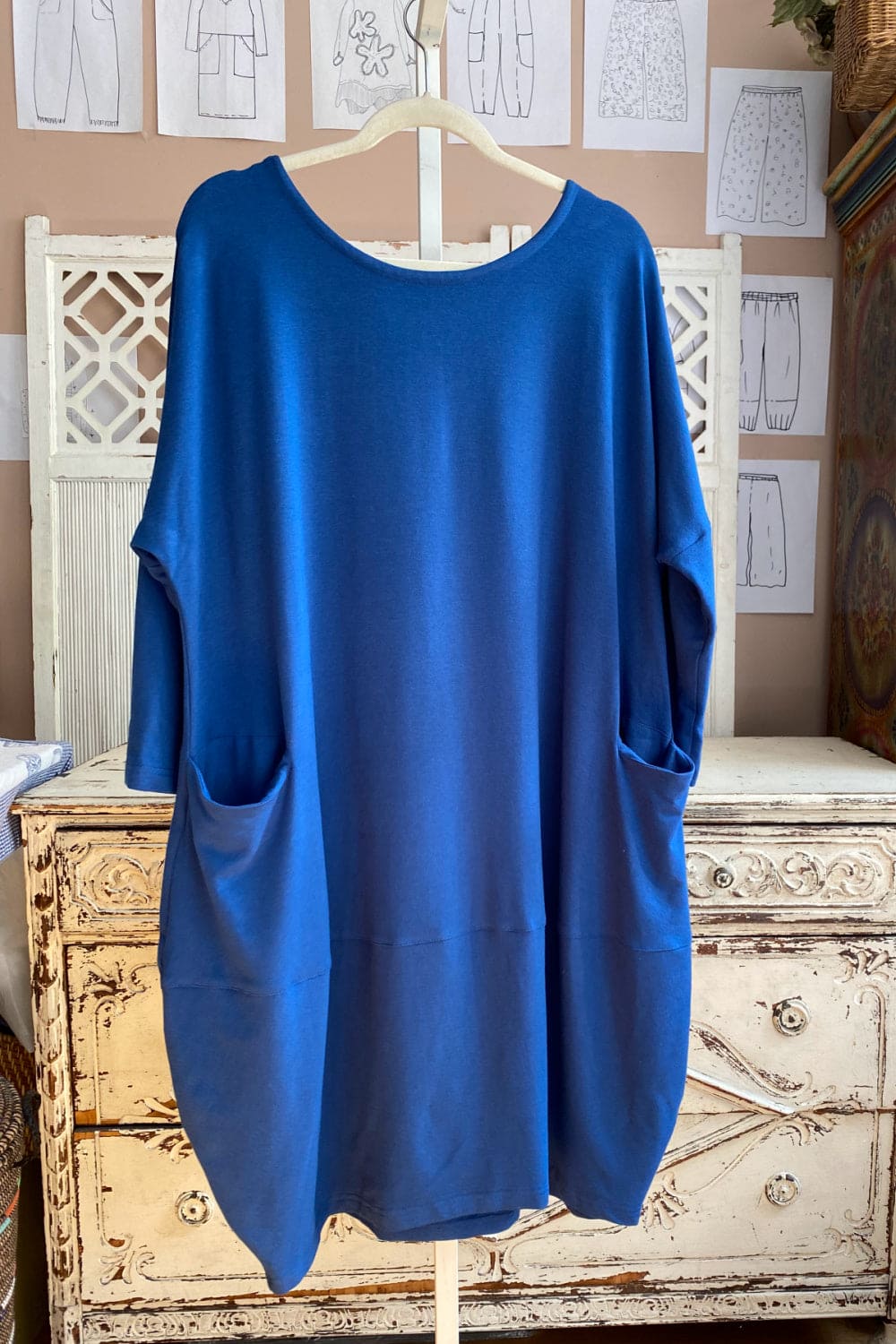 Two pocket blue dress with long sleeves.